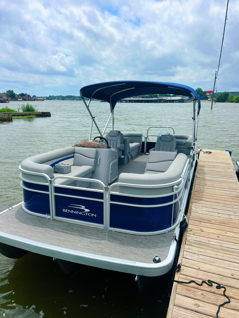 Picture of Captained Pontoon Rental